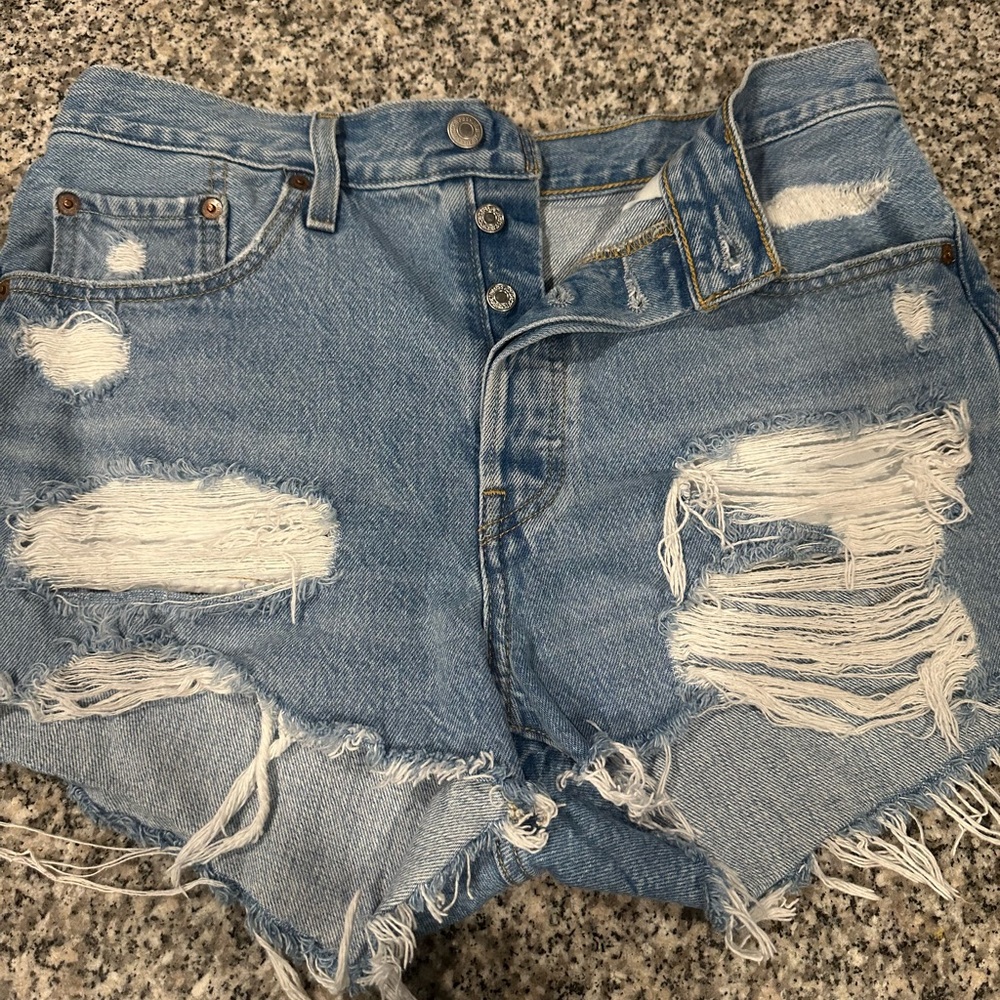 Levi’s premium 501 denim shorts button fly size 28